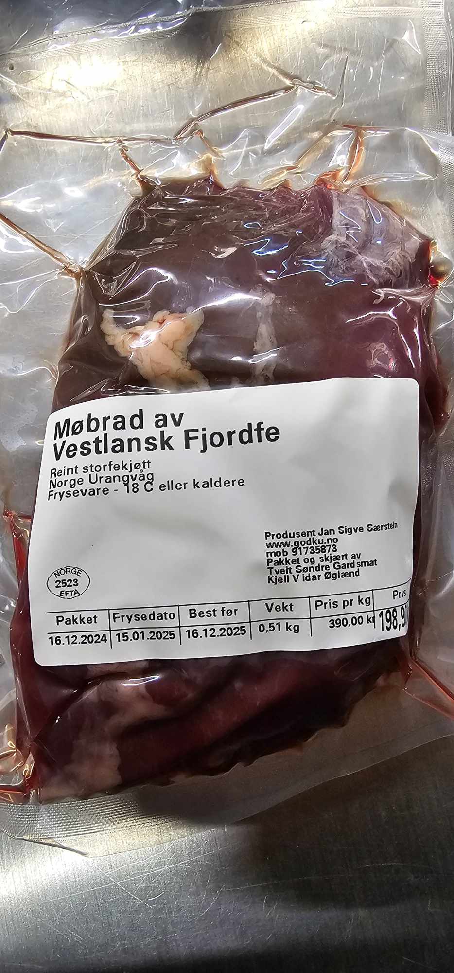 GodKu Mørbrad av Vestlandske fjordfe. Ung ku.