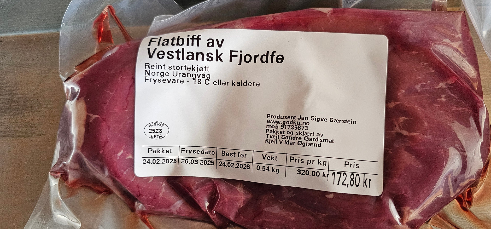 GodKu Flatbiff av Vestlandske Fjordfe. Kalv.