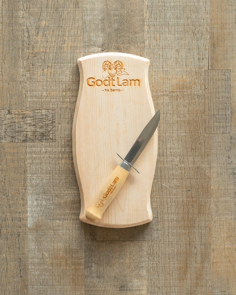 GodtLam Spekefjøl with a knife and Bømlafew.
